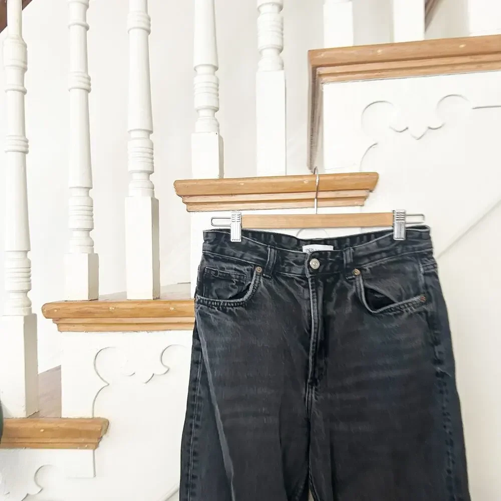 Zara High Waisted Black Wide Leg Jeans Frayed Hem Raw Edge Denim Size 8